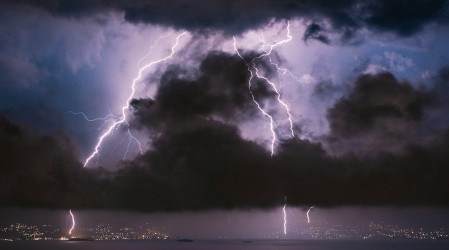 Sistema frontal en Chile: Hasta 11 regiones tendrán lluvias y 6 tormentas eléctricas desde este jueves