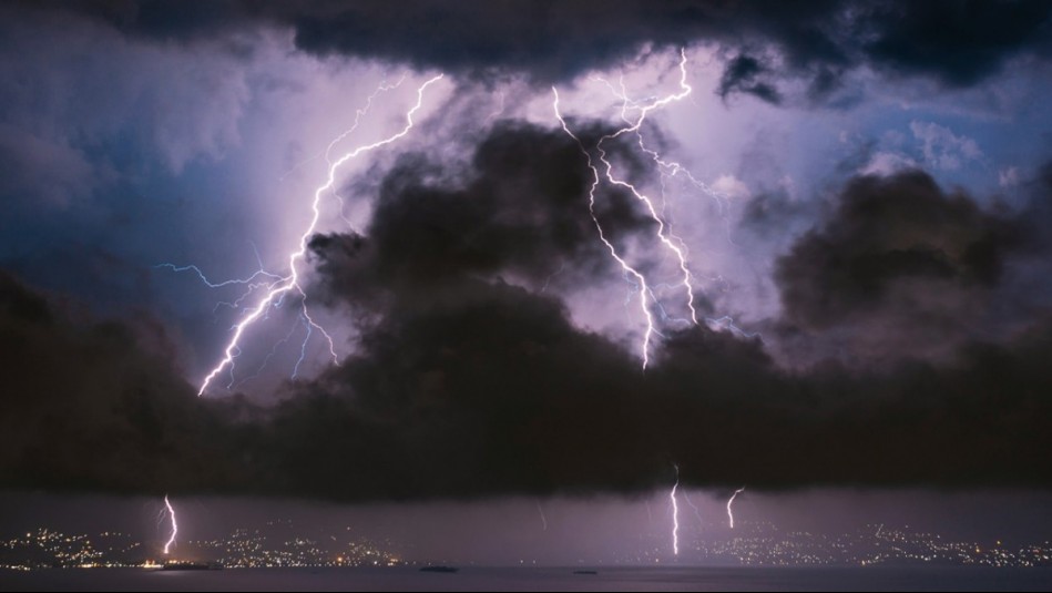 Sistema frontal en Chile: Hasta 11 regiones tendrán lluvias y 6 tormentas eléctricas desde este jueves