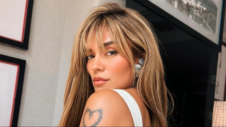 Con un toque de Tropicoqueta: El curioso regalo que recibió Karol G en en el cabaret Crazy Horse París