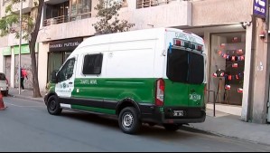 Con uniformes y furgón falso: Ladrones se disfrazan de carabineros y protagonizan millonario robo en Santiago