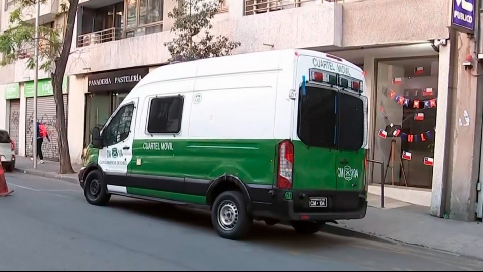 Con uniformes y furgón falso: Ladrones se disfrazan de carabineros y protagonizan millonario robo en Santiago