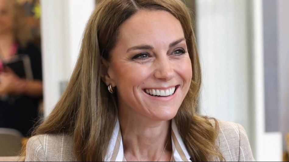 El look otoñal de 4.600 dólares de Kate Middleton: Combina una falda midi con botas altas y chaqueta gamuzada