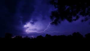 Anuncian lluvias y tormentas eléctricas para este viernes en la RM: Revisa la hora en que se registrarán