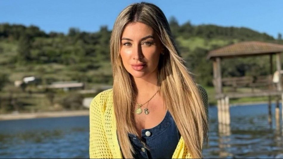 Impactante total white: Camila Andrade 'cierra un ciclo' con un look de diseñador de $335 mil