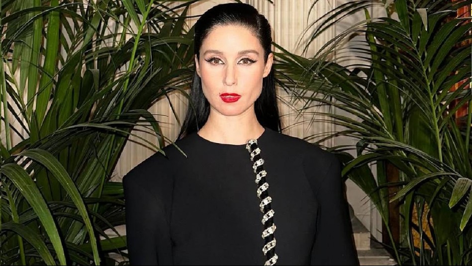 'Primera chilena en desfilar en Paris Fashion Week': Este es el valor del outfit que modeló Fran Valenzuela