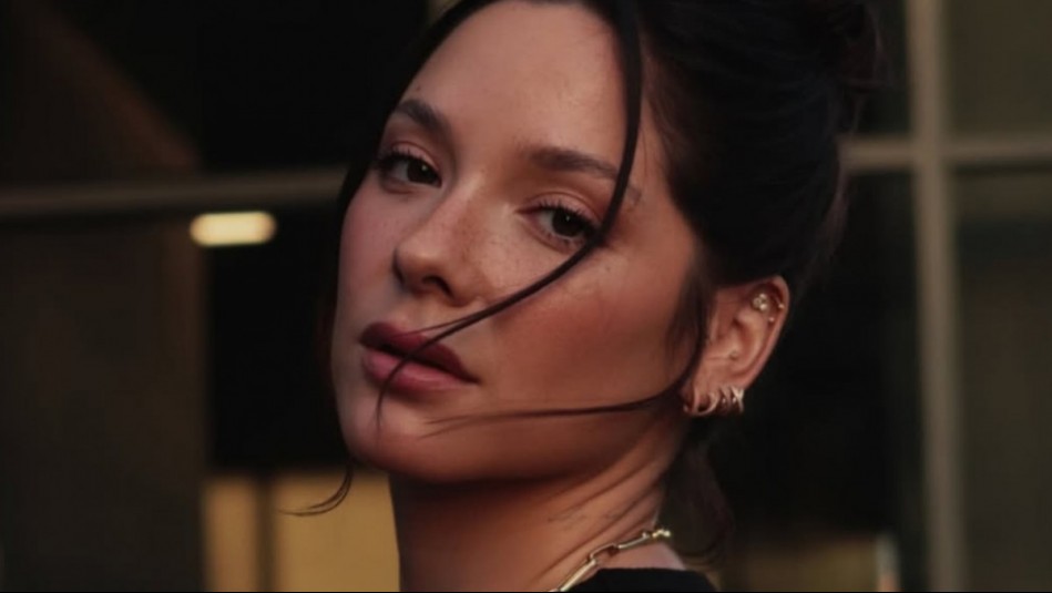 Kel Calderón impacta en París con un 'tesorito' de casi 2 mil dólares: 'Me lo traje de Nueva York'