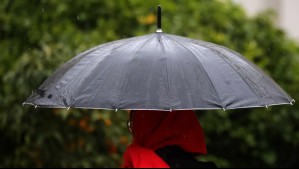 De 31° C a paraguas en mano: Jaime Leyton anticipa lluvias en Santiago para este fin de semana