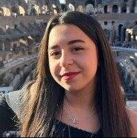 La eterna Melek de Madre sorprende con su nuevo estilo de tiktoker a sus 16 años y una foto de su infancia