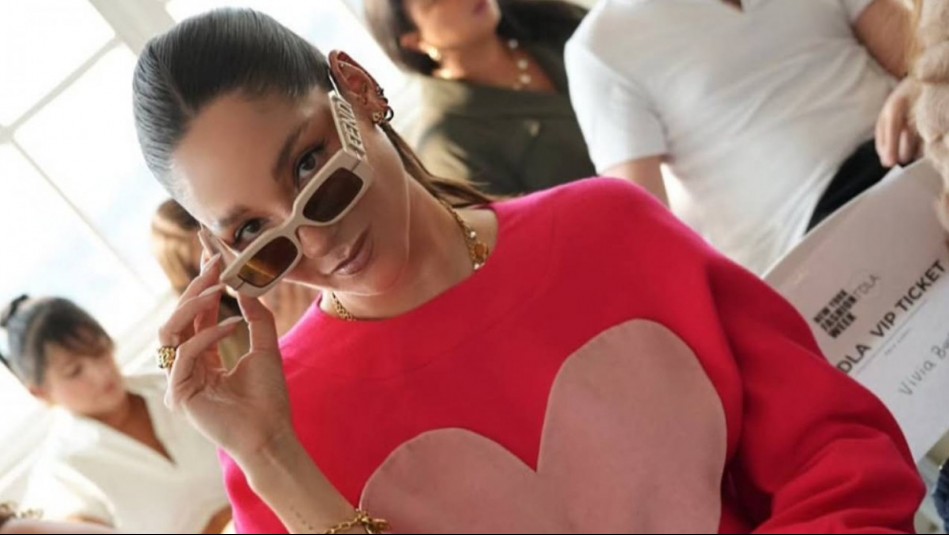 La naturaleza hecha moda viste a Kel Calderón con los icónicos zapatos de mariposas de cristales