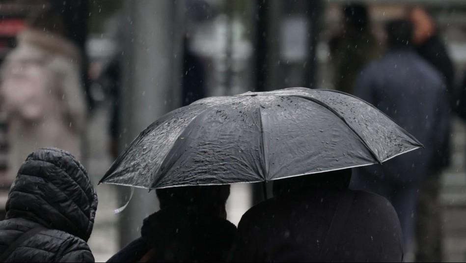 Vuelve la lluvia a Santiago: A esta hora partirán las precipitaciones durante este fin de semana en Santiago