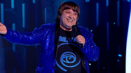 ¡No convenció! "La metralleta del humor" hizo reír, pero no fue suficiente