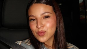 Negro y burdeos para triunfar: Ignacia Antonia crea un look casual y le da un toque de lujo con cartera YSL