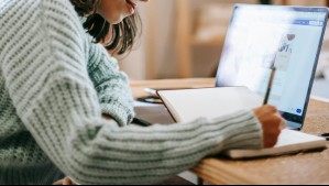 Estudiar online o presencial: Las claves para elegir la modalidad que mejor se adapta a tu vida profesional