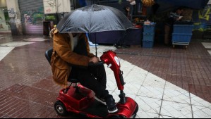 ¿Del calor al paraguas? Alejandro Sepúlveda adelanta el día que Santiago recibiría lluvias este fin de semana