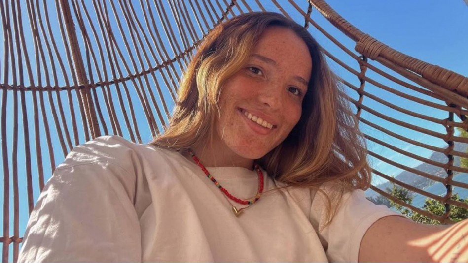 Laura de la Fuente revela el interior de su auto: Así luce el 'patomóvil' en el que estudia antes de clases