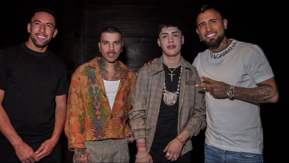 Asado y pichanga: El divertido encuentro deportivo de Rauw Alejandro con Arturo Vidal y Mauricio Isla