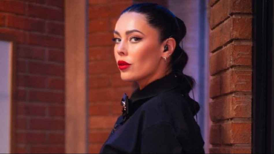 Daniela Aránguiz se inspira en el estilo griego: Se viste de azul para una velada con su pololo Cuco Cerda