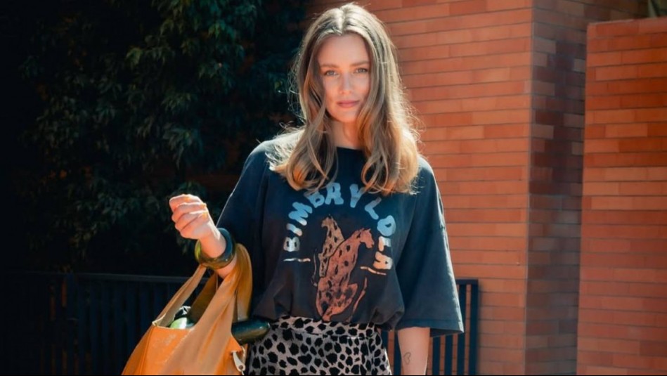 Kika Silva evoca romanticismo con un look total rosa de emprendedora: Pantalón palazzo y top de mangas a capas