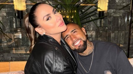 "Mi mujer me vistió": Los elegantes looks de Arturo Vidal y Sonia Isaza en show de Rauw Alejandro en Chile