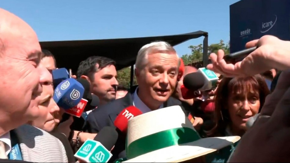 La caótica llegada de Kast a Enade: Evadió contestar preguntas sobre dichos de 'parásitos' de su asesor