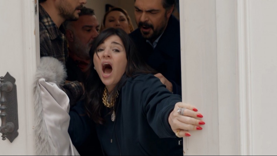 Leyla - Capítulo 48 (Parte 1): Tufan echó a su esposa a la calle