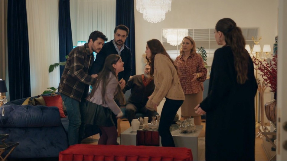 Leyla - Capítulo 49 (Parte 1): Ipek se descontrola