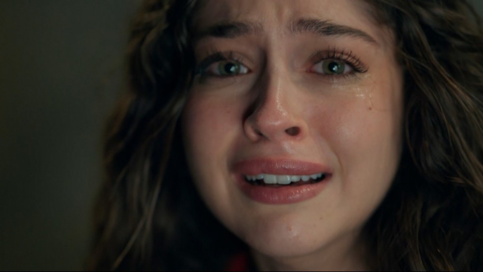 Leyla - Capítulo 51 (Parte 1): Leyla colapsa en casa de los Yildiz