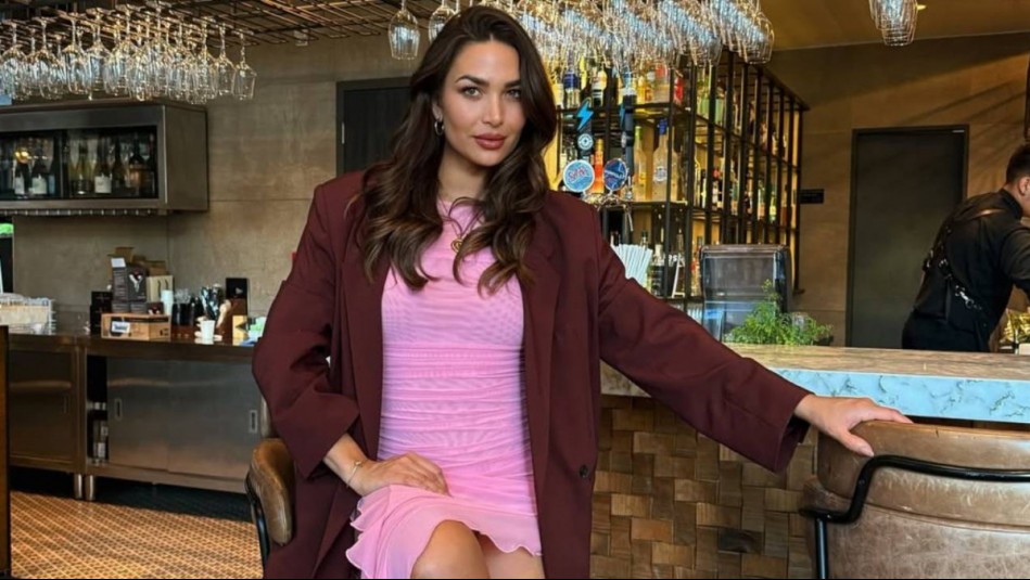 La elegancia clásica del tweed pinta de rosa a Lisandra Silva: Cuánto cuesta su look de minifalda y chaqueta