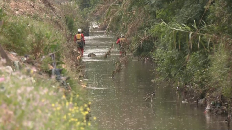 PDI realiza labores de rastreo en canal de regadío en San Bernardo en búsqueda de Krishna Aguilera