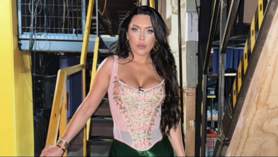 Daniela Aránguiz abre la temporada de piscina con un bikini en rosa vibrante