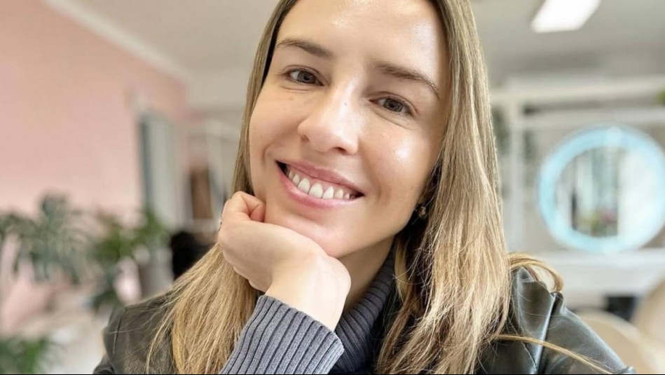 Rodeados de esculturas: Vale Ortega y sus hijos disfrutan de alegre salida a un asombroso parque de Inglaterra