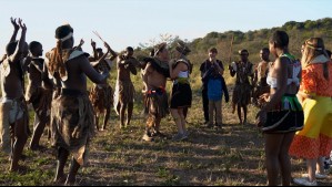 Avance de Vive Sudáfrica: Rafa Araneda y Marcela Vacarezza celebrarán aniversario con ritual ancestral