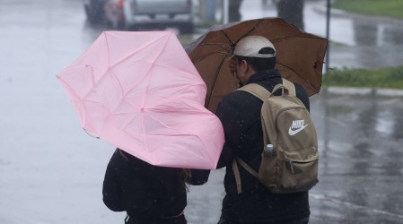 ¡Atención! A esta hora comienza la lluvia y tormenta eléctrica en Santiago