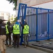 Entérate acá del nuevo operativo en Barrio Meiggs, donde se retiraron toldos azules e instalaron rejas.