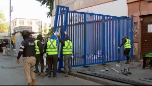 Nuevo operativo contra toldos azules en Meiggs: Instalan rejas y control de acceso para erradicar a ambulantes