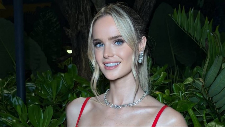 Inna Moll brilla en Tailandia con vibrante conjunto de diseñador y desfile en bikini azul