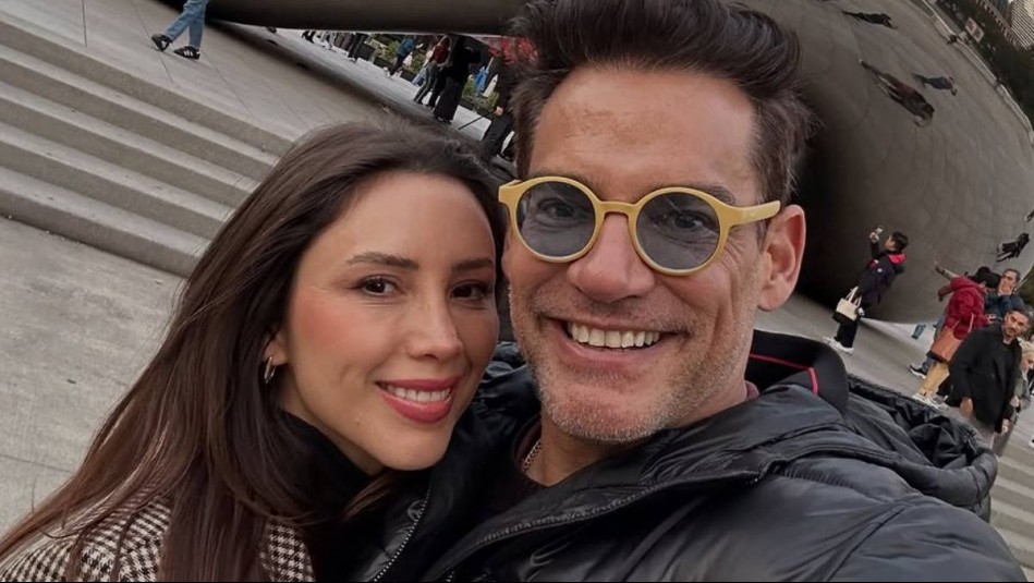 Cristián de la Fuente recibe destacado premio en México: Su polola se luce con audaz vestido en transparencia