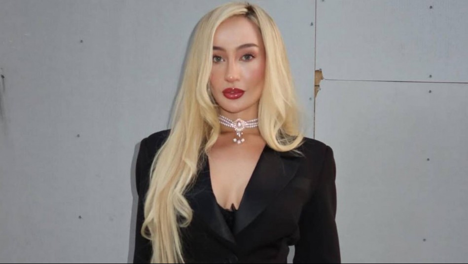 Fran Maira se adueña del estilo urbano: El atuendo Barbiecore que combinó con botas de 340 dólares