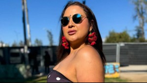 "Disfrutando de este paraíso": Pamela Leiva vive su sueño en el Pacífico enfundada en un bikini blanco