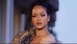 Rihanna lanza encantadora sesión de fotos navideñas que protagonizó antes del nacimiento de su hija Rocki