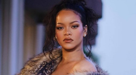 Rihanna lanza encantadora sesión de fotos navideñas que protagonizó antes del nacimiento de su hija Rocki