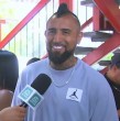 Arturo Vidal vivió su segundo proceso electoral en su natal San Joaquín que se vio repleto de selfies y videos con fanáticos mientras hacía la fila hacia su mesa de votación.