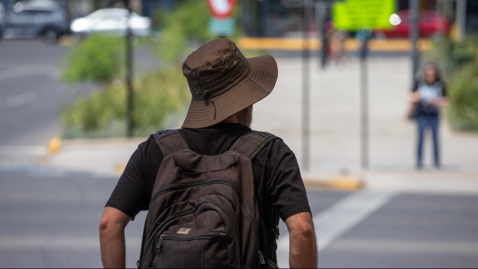 La sensación térmica rondará los 40 °C: A esta hora será el peak de calor este lunes en Santiago