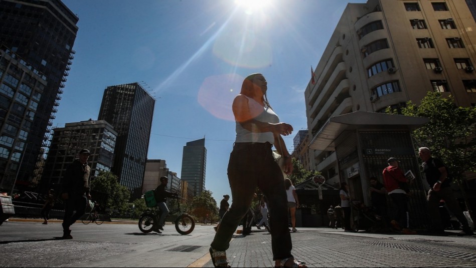 'Una tarde sofocante': Esta será la temperatura máxima que tendremos este martes en Santiago