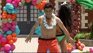 El gracioso chascarro que sufrió Pops en pleno desfile de playa junto a Etienne Bobenrieth