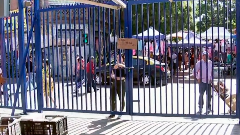 Comerciantes establecidos de Meiggs denuncian extraños cobros de guardias municipales por abrir rejas