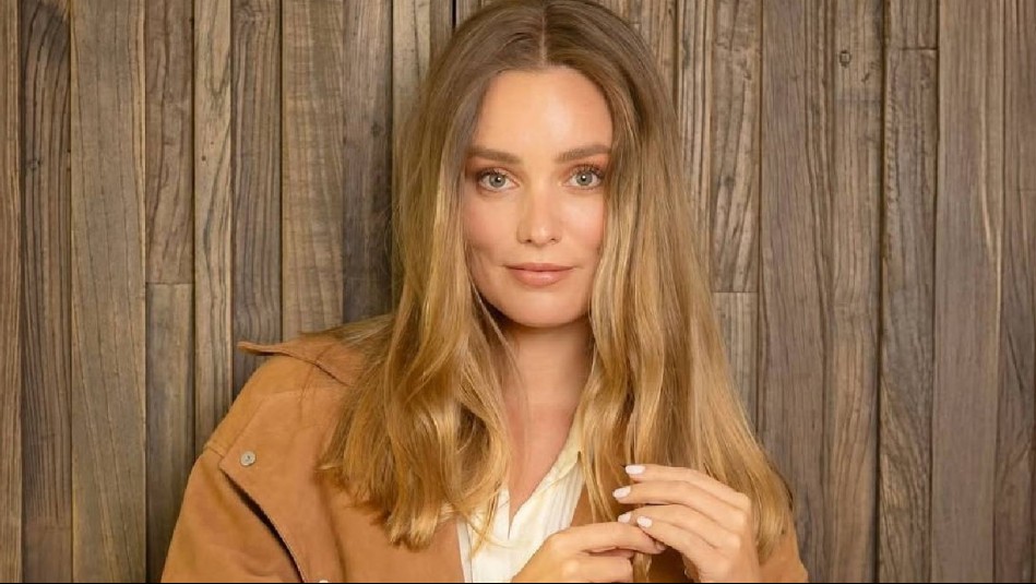 Kika Silva se luce en evento con un diseño asimétrico en color moca: Así posó con su esposo Gonzalo Valenzuela