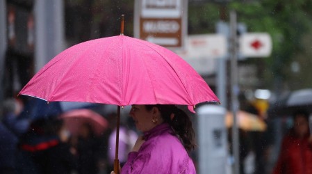Vuelve la lluvia a Santiago: Jaime Leyton revela el día en que podrían caer "goterones" en la capital