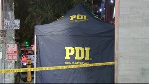 Estudiante universitario es asesinado cuando llegaba a su casa en Santiago: Atacante huyó en bicicleta