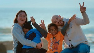 Emocionaron a la Teletón: La pareja multicultural cuyo hijo adoptivo presenta una severa enfermedad